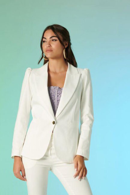 Americana de la marca QGuapa Milano Blanco