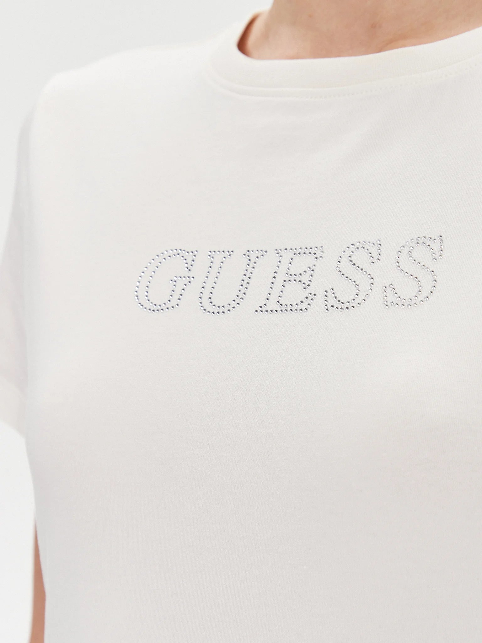 httpsimgmodivocloudzoomapp2fbe2fbe446f3299659dd184561aa79f6451f47bd1a6057624926633871jpgwebpguess-t-shirt-briana-v3bi11-j1314-ecru-regular-fit-000030338788420240912025222000000