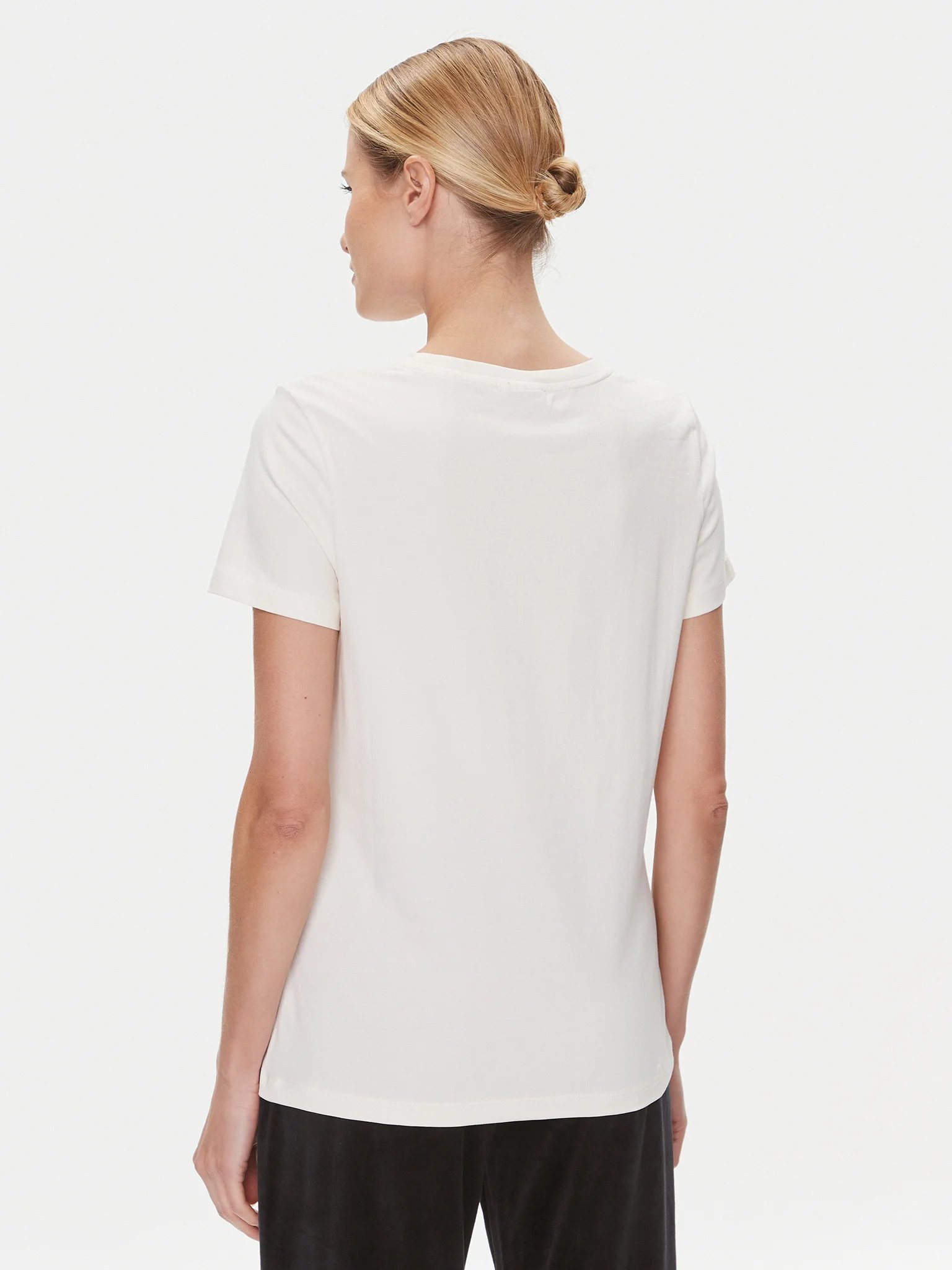 httpsimgmodivocloudzoomapp49e049e024ba52cb75bd157878cae34dcb2cf065d042037624926633871jpgwebpguess-t-shirt-briana-v3bi11-j1314-ecru-regular-fit-000030338788420240912025229000000