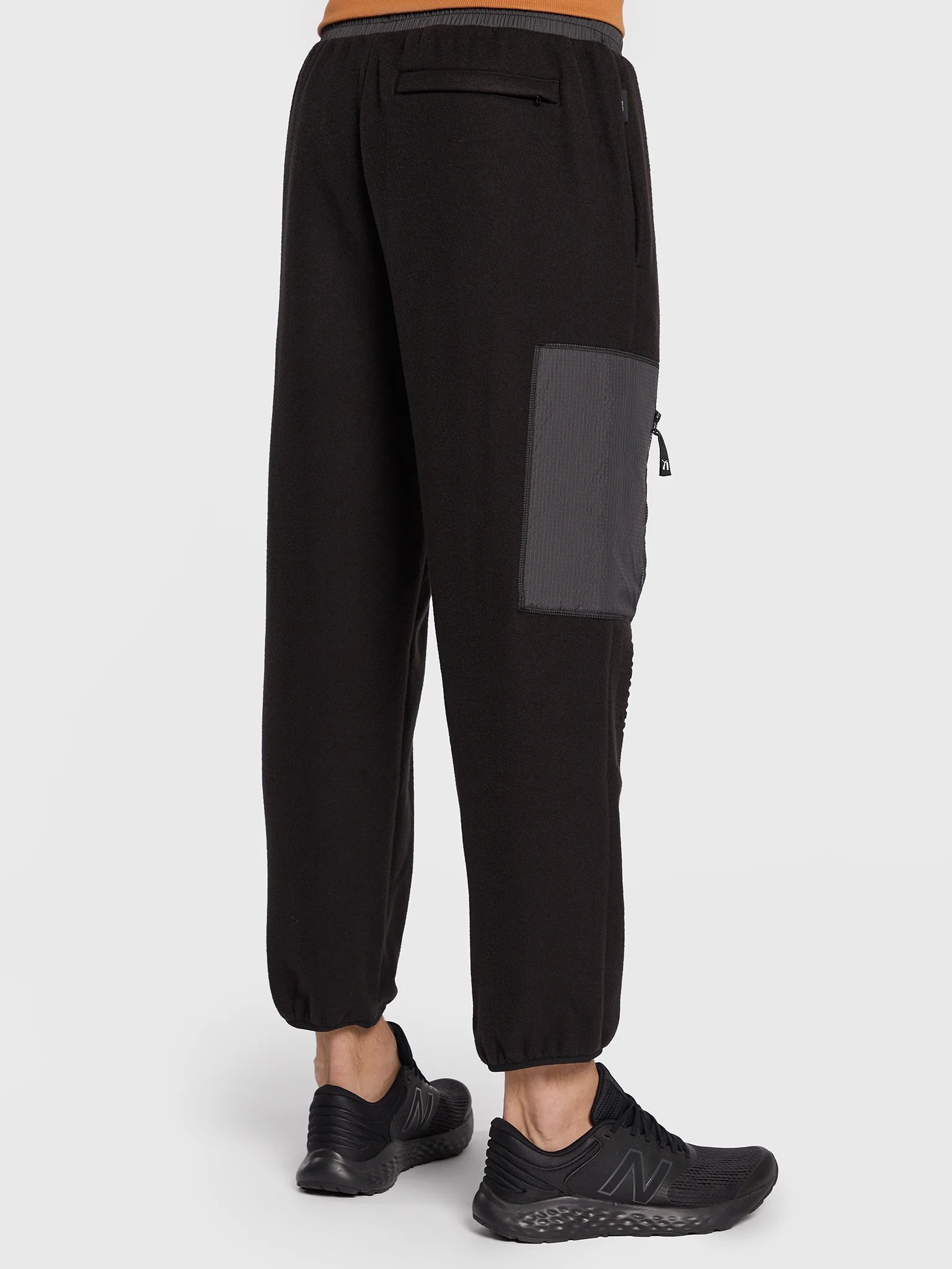 httpsimgmodivocloudzoomapp1a031a03a04d1a5d6d504852f874234e665881cf23fb034064537594865jpgwebppuma-pantalon-jogging-swxp-polar-535667-noir-regular-fit20240920120311000000