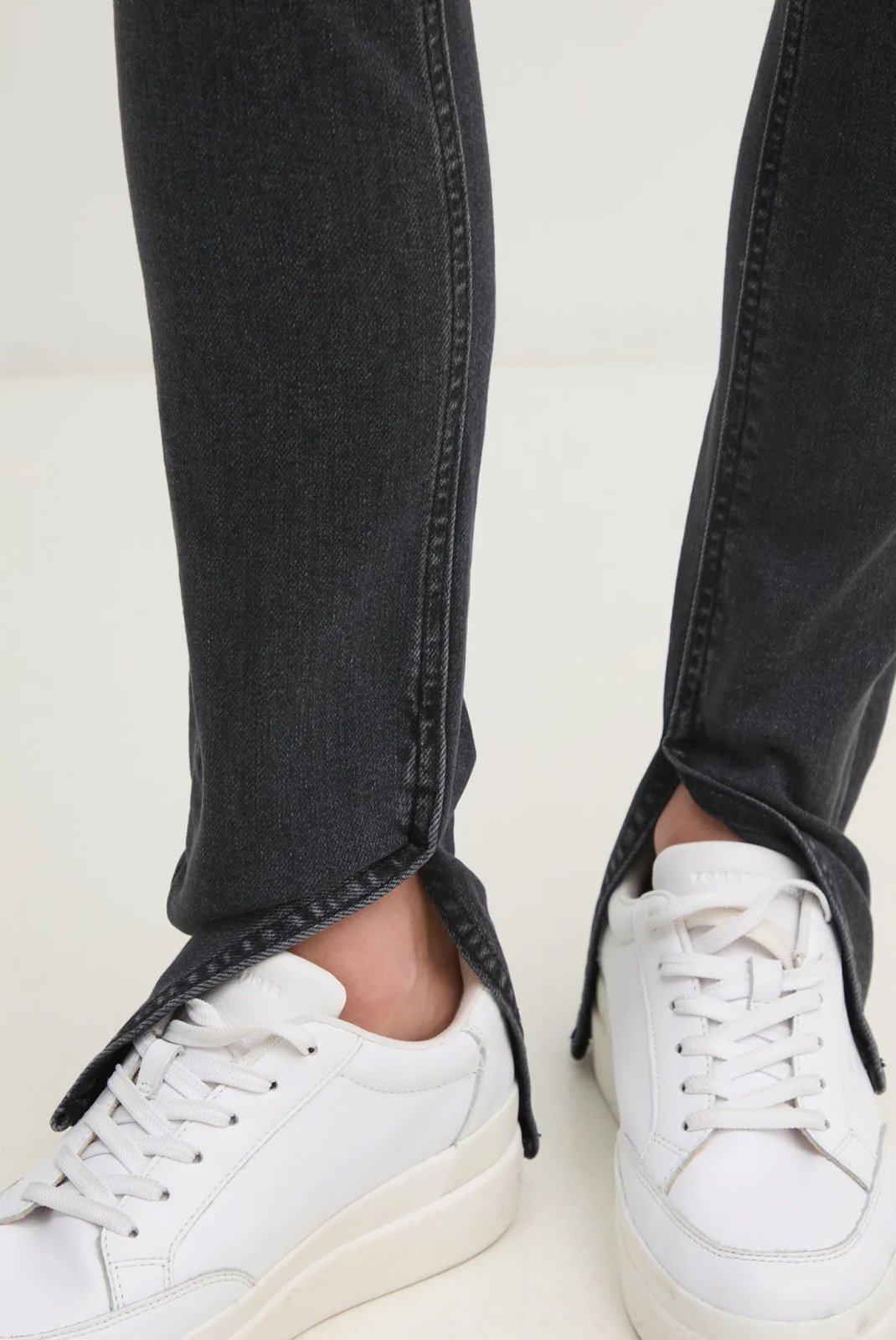 httpswwwkingofwearcommediaimg202502fevrier0302ckj20j224485320250204023340000000