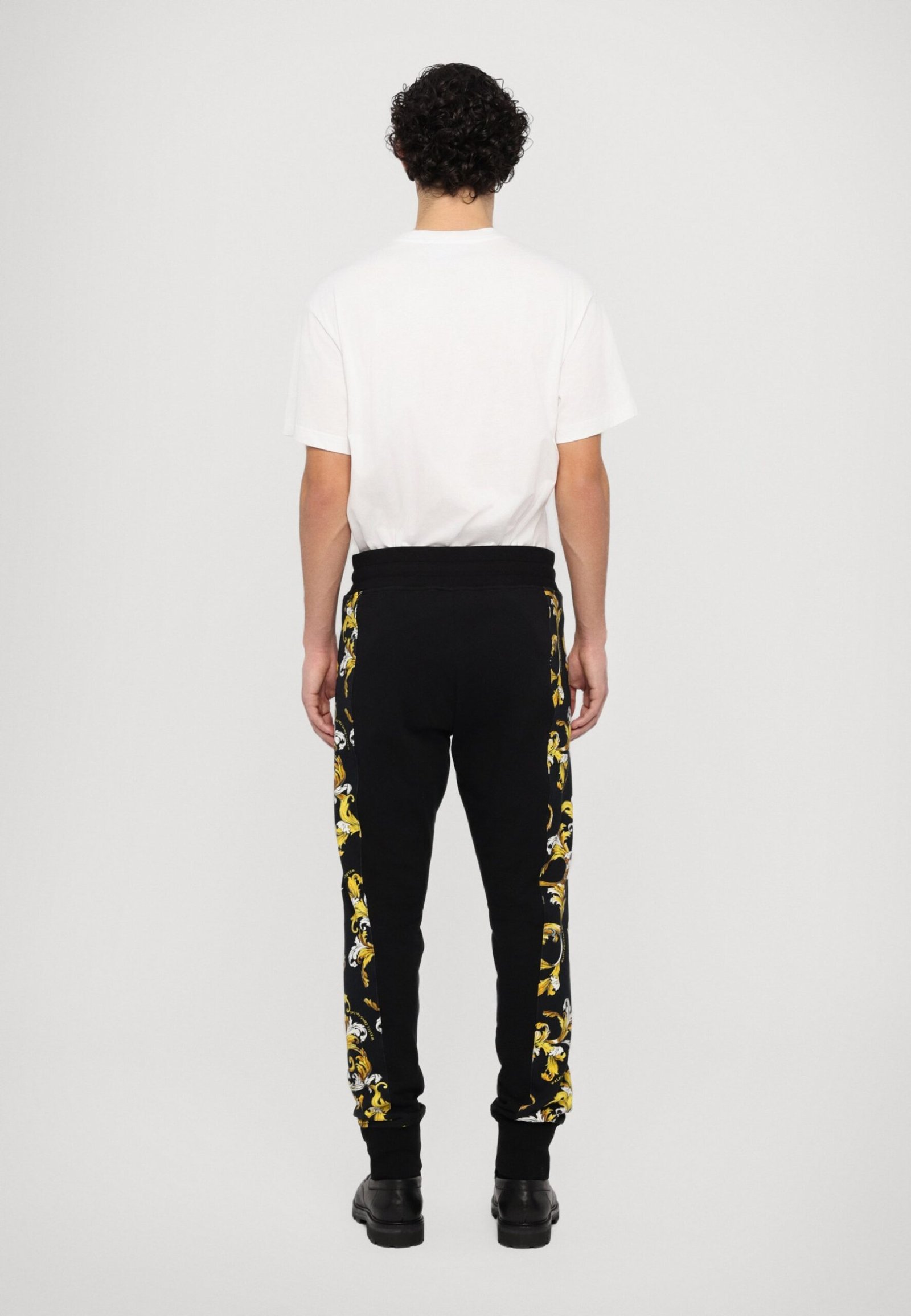 httpsimg01ztatnetarticlespp-media-p1f383b3d282544914b5e65e91bd946b88668f0fe44ff74f08aaec379c31d6d33e20250218024413000000