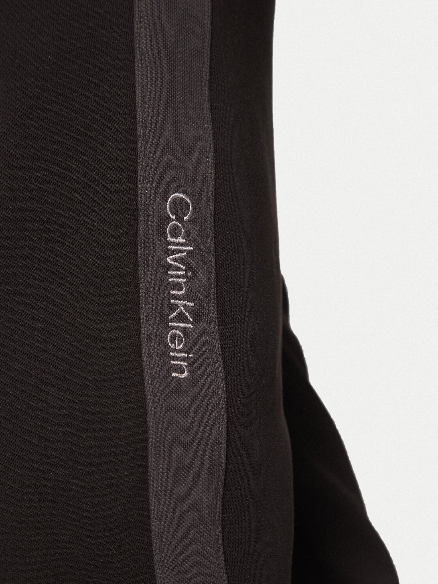 calvin-klein_pantalons-sportstreetwear_j30j327243-2