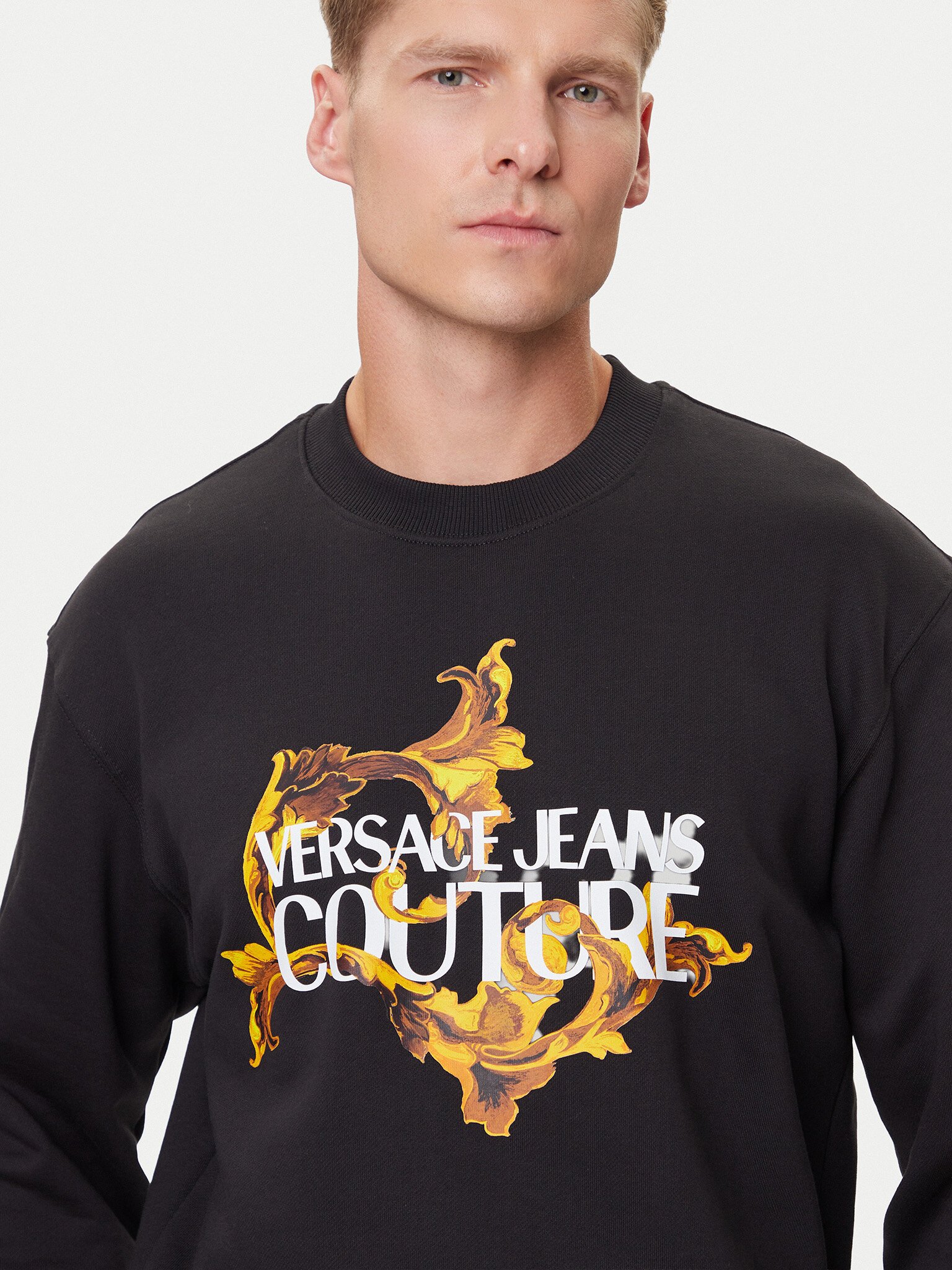 versace-jeans_sweatshirts_79gaie10-cf00e-2