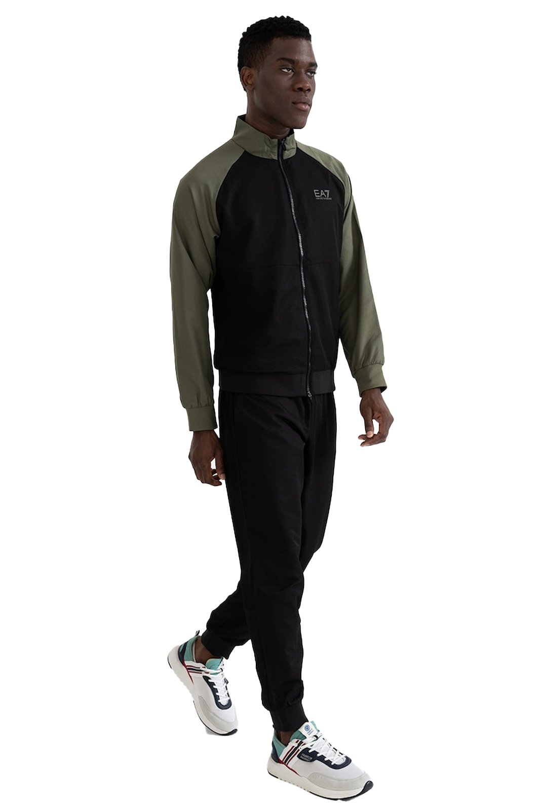 7M000642_AF16072_blk_vert