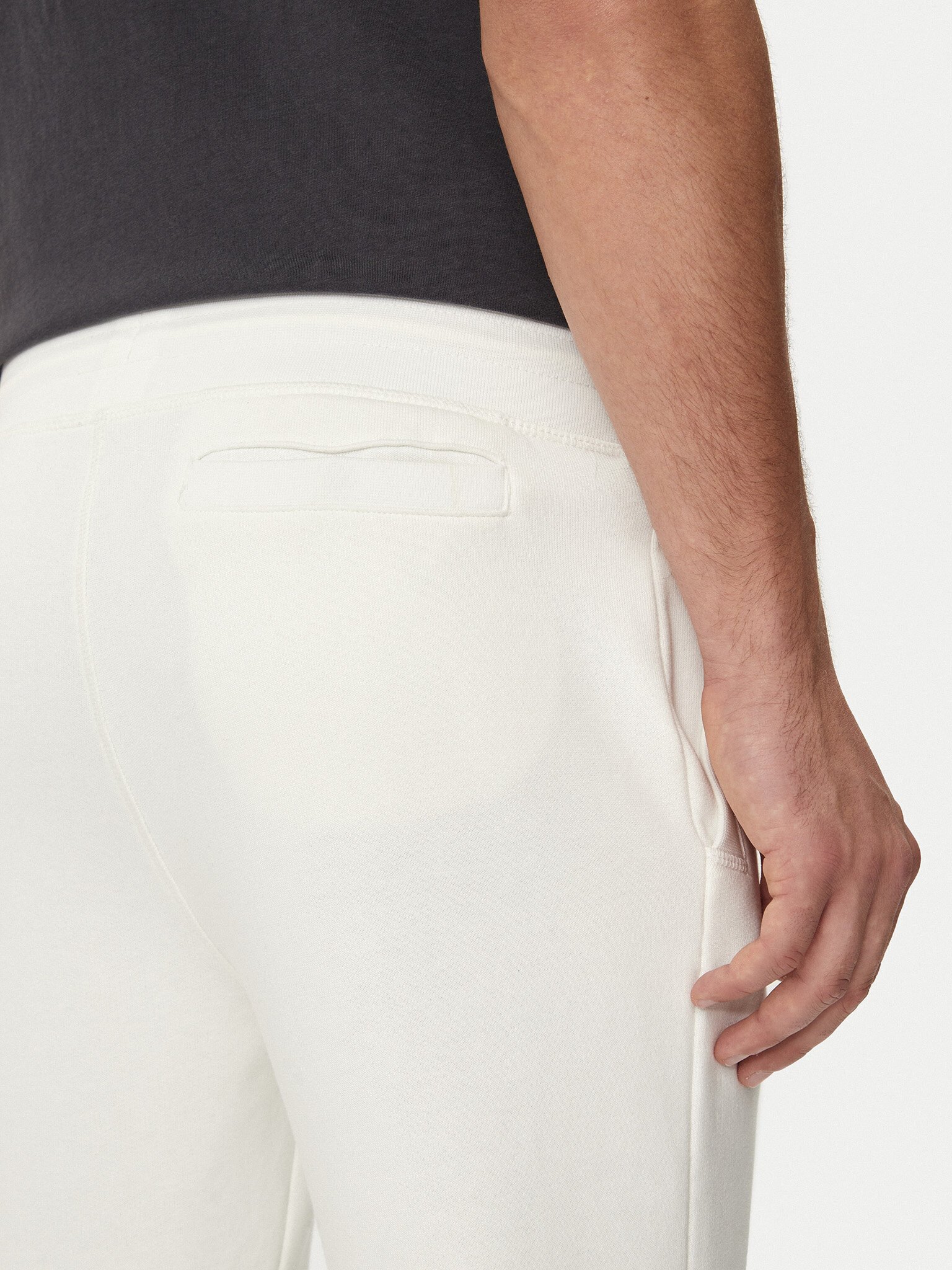 guess-jeans_survetements_z2yb22-k9v31-1