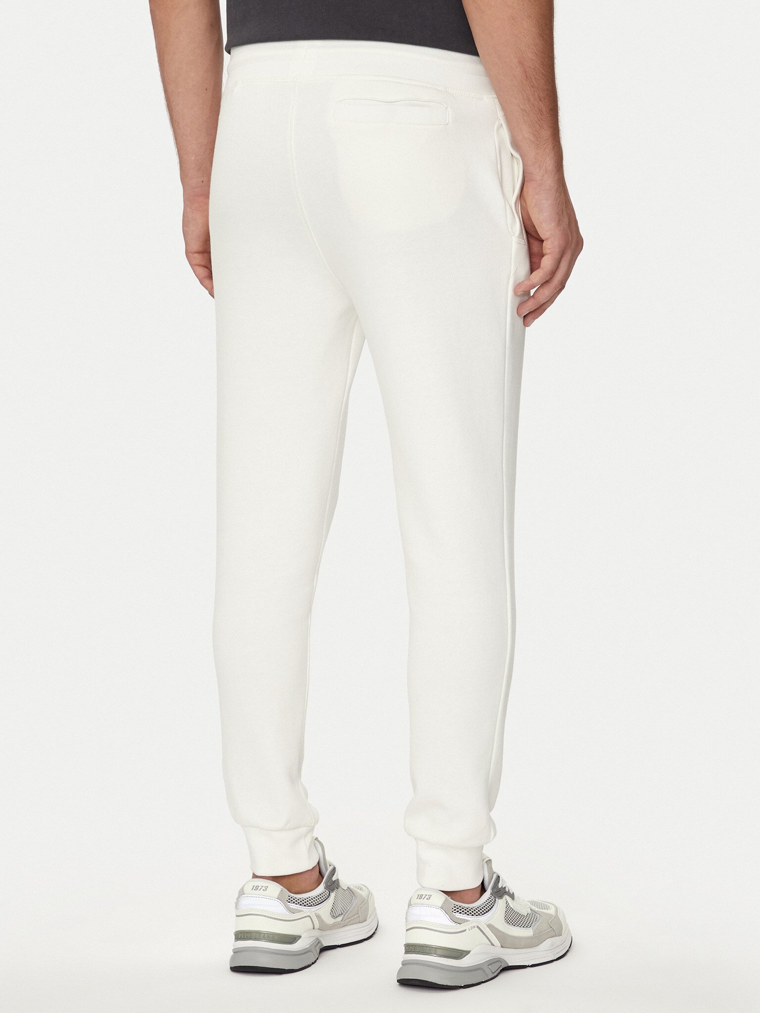 guess-jeans_survetements_z2yb22-k9v31-2