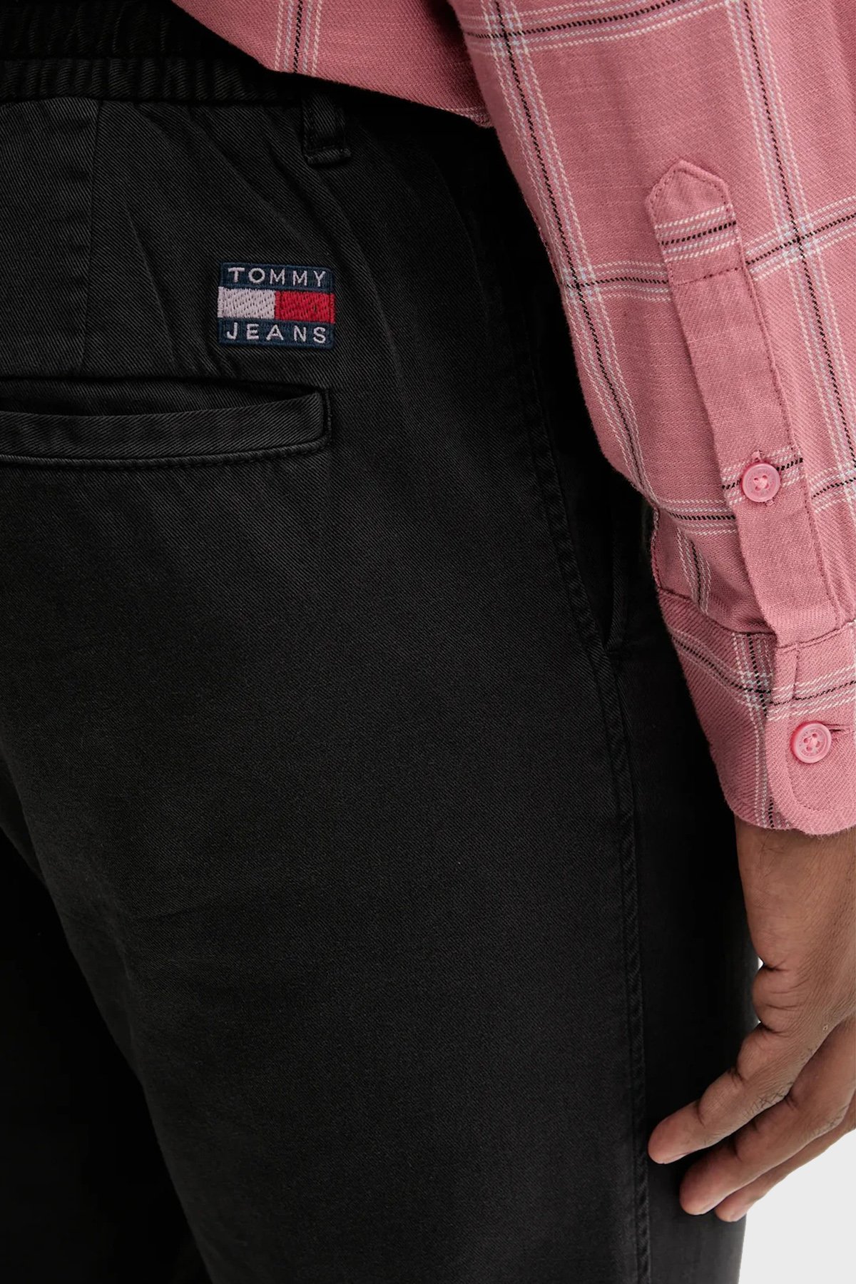 tommy-jeans_pantalons-sportstreetwear_dm0dm21705-1